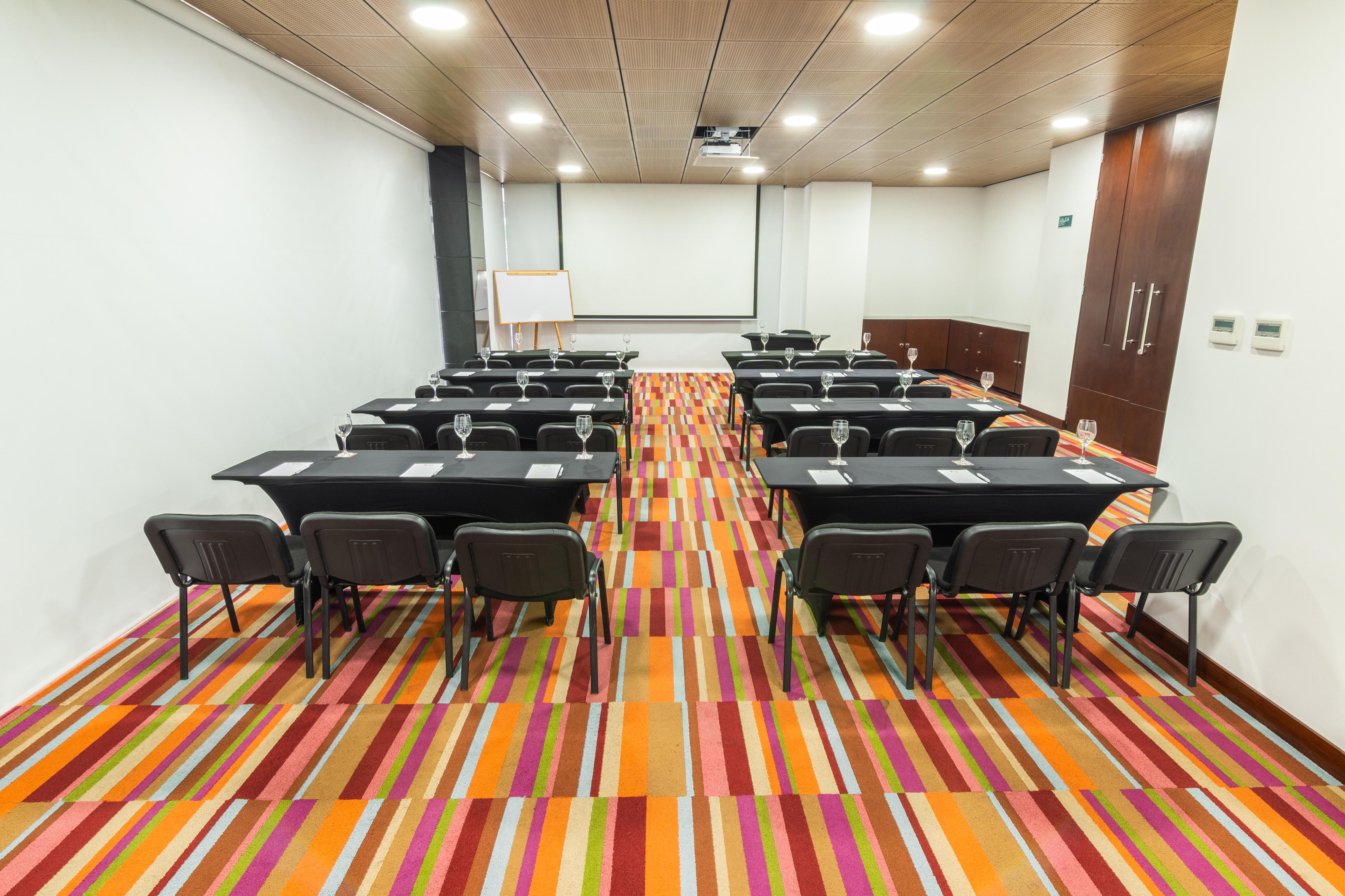 Best Western Plus 93 Park Hotel Bogotá Exteriér fotografie Meeting room at the hotel