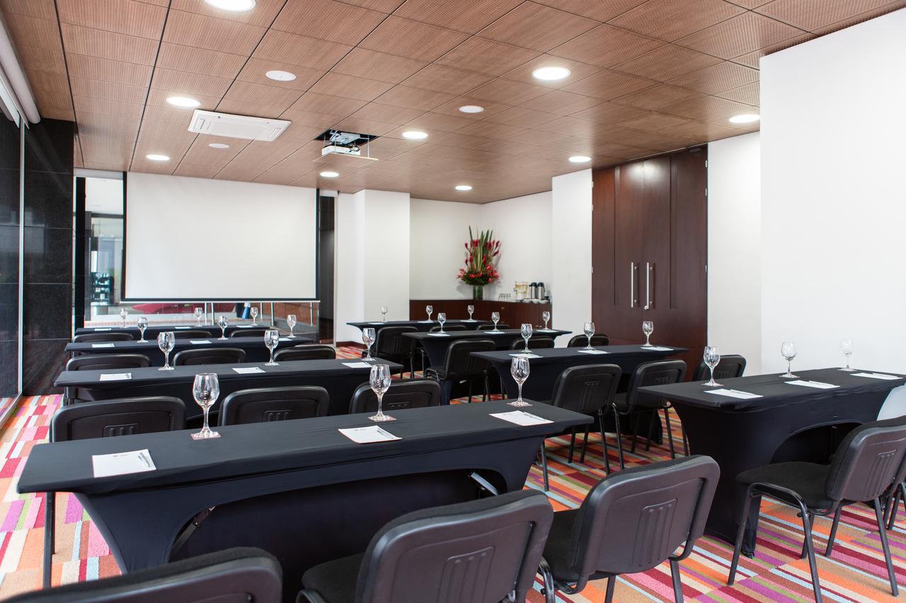 Best Western Plus 93 Park Hotel Bogotá Exteriér fotografie Meeting room at the hotel